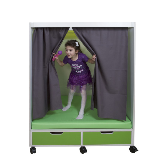 Legehule med madras og gardin