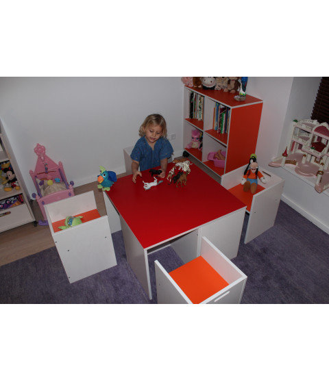 Legebord med 4 stole