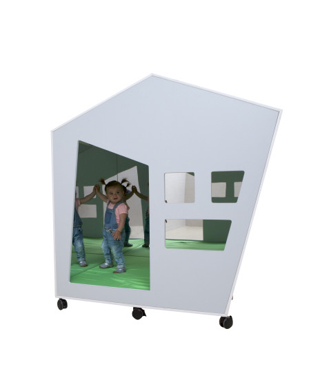 Skævt spejlhus med madras