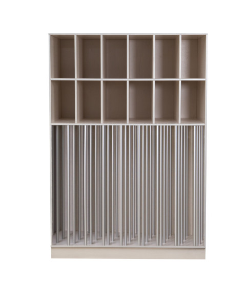 Madrasskab med 10 pladser + sengetøj